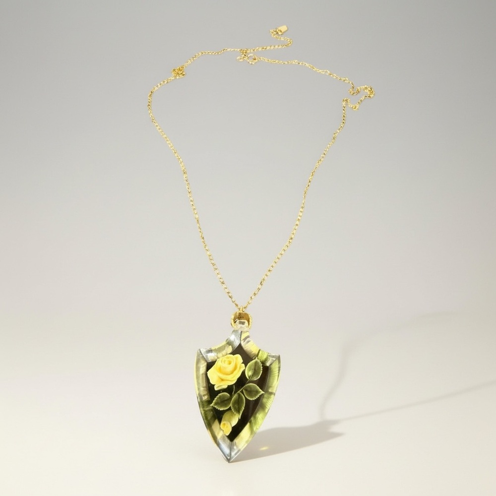 Vintage Reverse Carved Lucite Yellow Rose Pendant Necklace 257